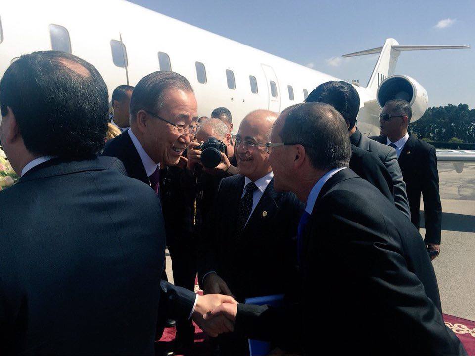 المبعوث الالممي لليبيا مارتن كوبلر يستقبل بان كي مون لحظة وصوله لتونس لزيارة البعثة الليبية