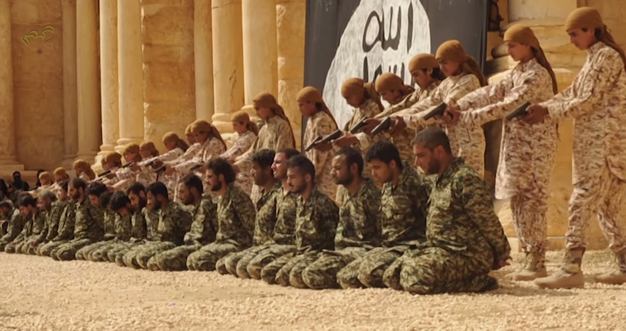 مقاتلي "داعش" ينفدون اعدام لبعض الجنود التابعين للجيش السوري في وقت سابق