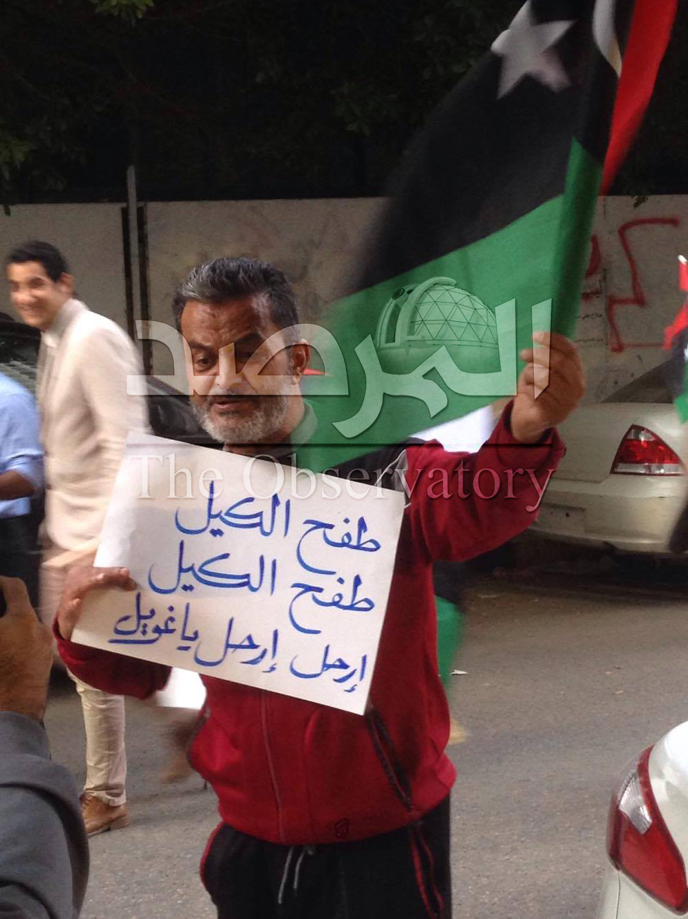 صور خاصة بالمرصد لخروج العشرات بميدان الجزائر بطرابلس دعما لحكومة الوفاق