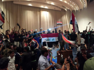 جانب من إقتحام أنصار الصدر للبرلمان العراقي 