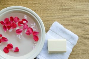 How-Rose-Water-Can-Help-Treat-Acne-for-girls