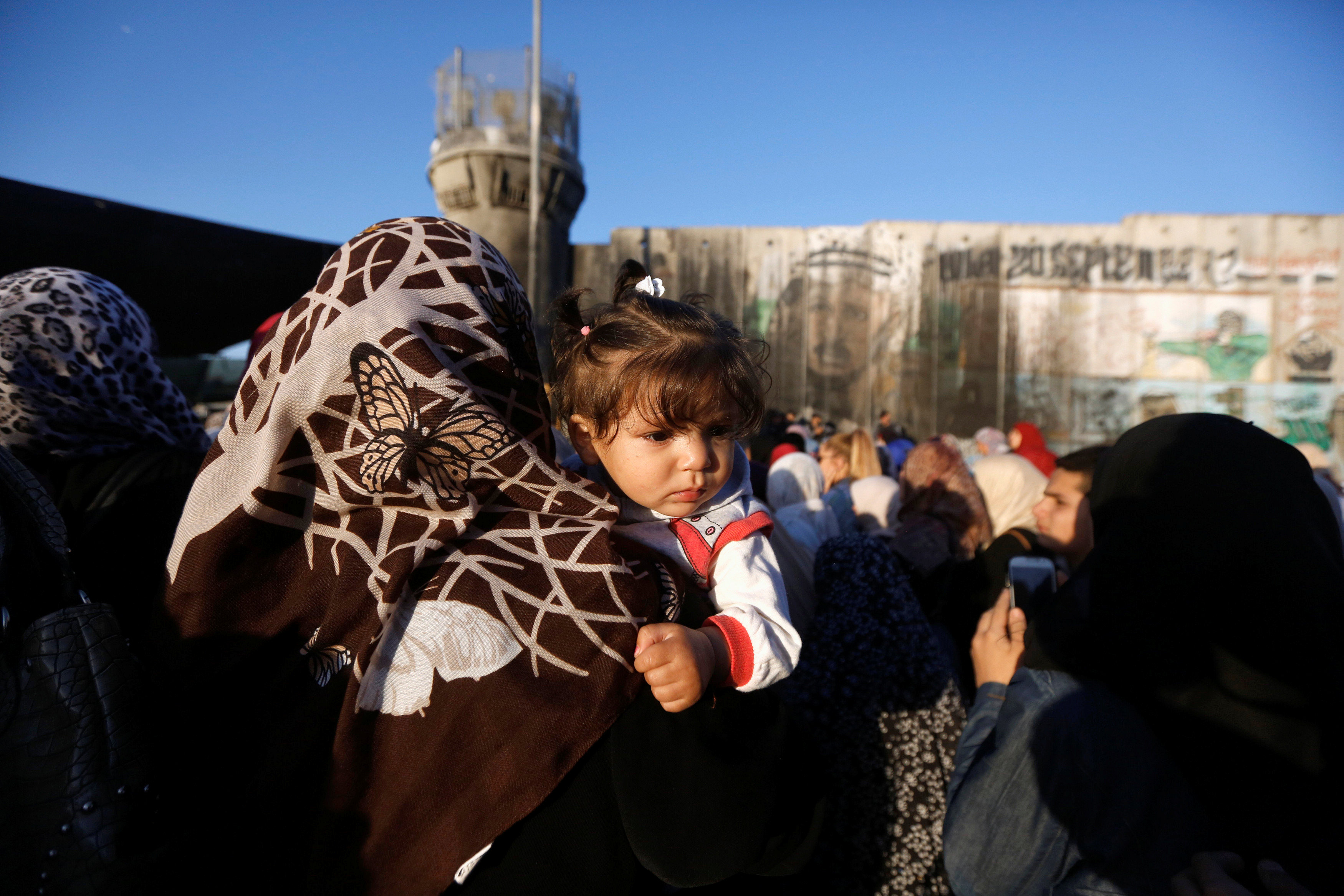 الفلسطينيين يصلون الجمعة الثانية من رمضان