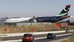 طائرة الإيرباص الرئاسية الليية أثناء فترة حجزها بمطار " بيربغنان" فى فرنسا 