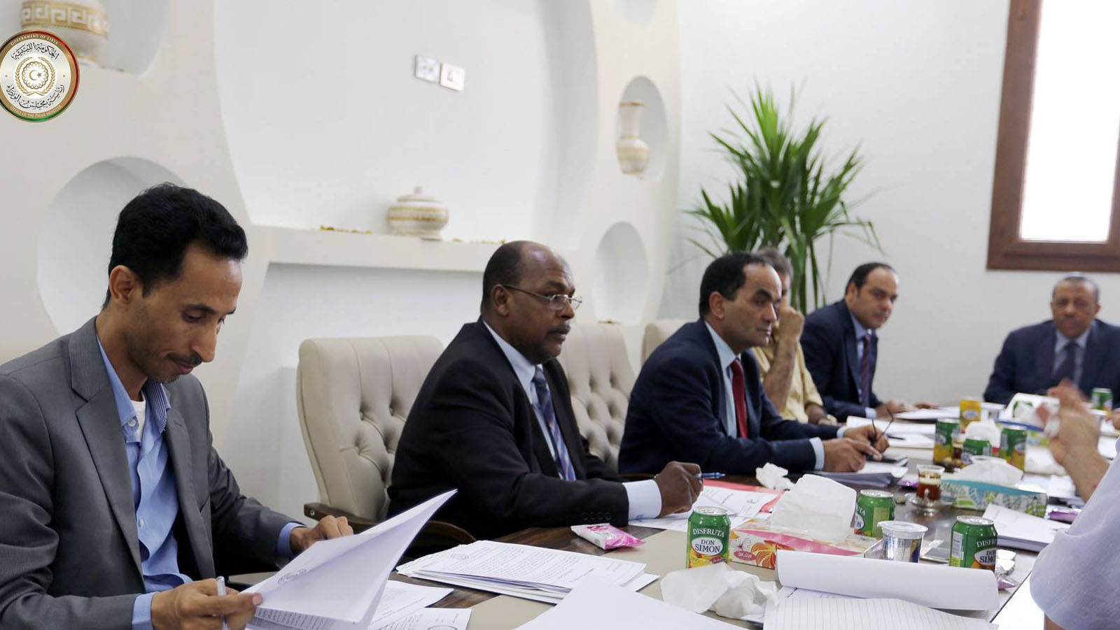 جانب من اجتماع مجلس الوزراء للحكومة المؤقتة بمدينة البيضاء