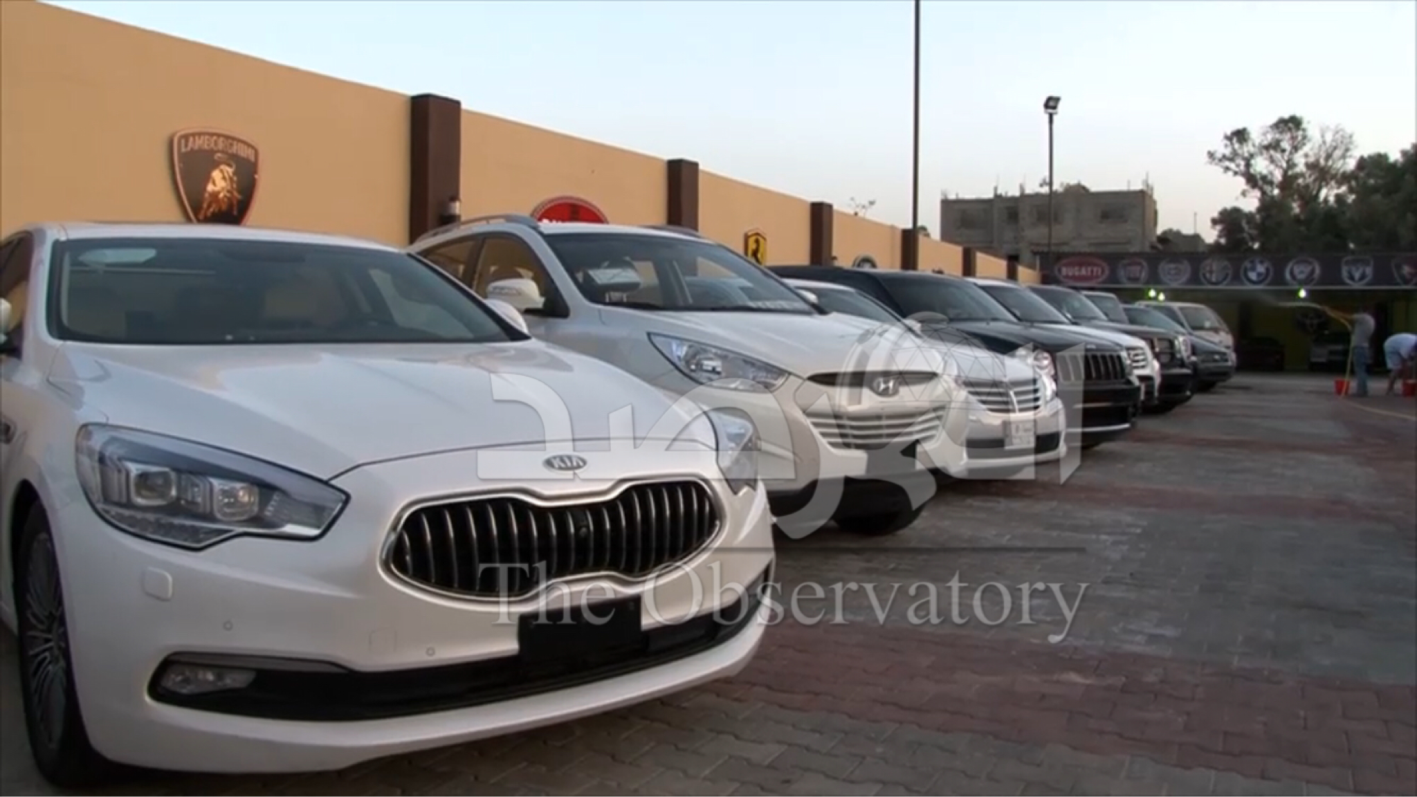 معرض سيارات وسط بنغازي 