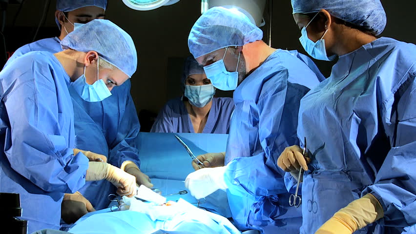 دراسة أمريكية :”مهارات الجراحين تتحسن مع تقدمهم في العمر” – صحيفة المرصد  الليبية