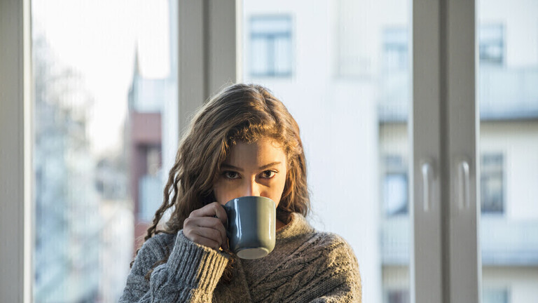 Why do experts recommend drinking coffee before a nap?