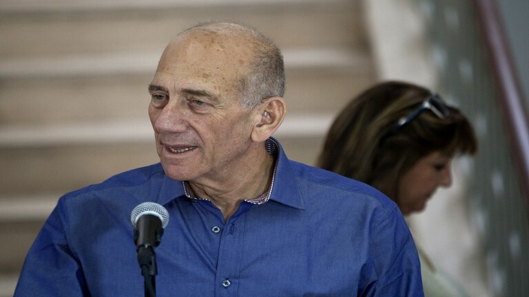 Olmert sends a message to the Israeli government about responding to the Iranian attack