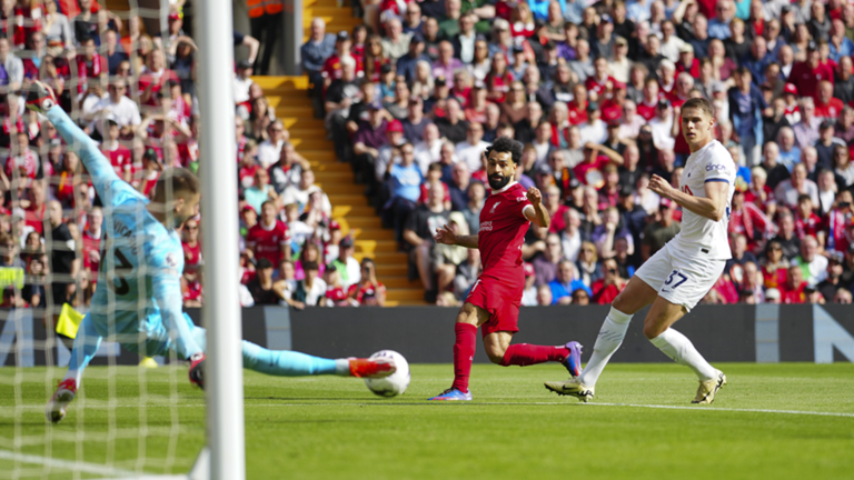 The returning Salah leads Liverpool to a 4-4 victory over Tottenham