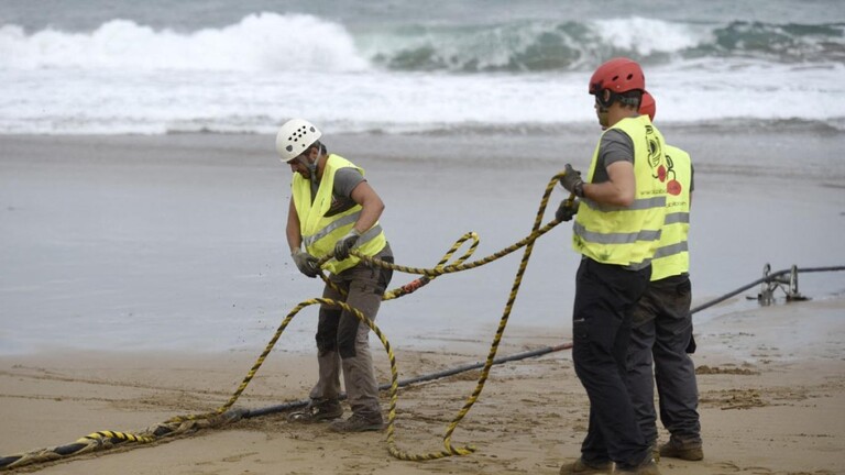 Connecting 3 continents.. An Arab telecommunications firm indicators an settlement for the biggest submarine cable touchdown operation in Oman