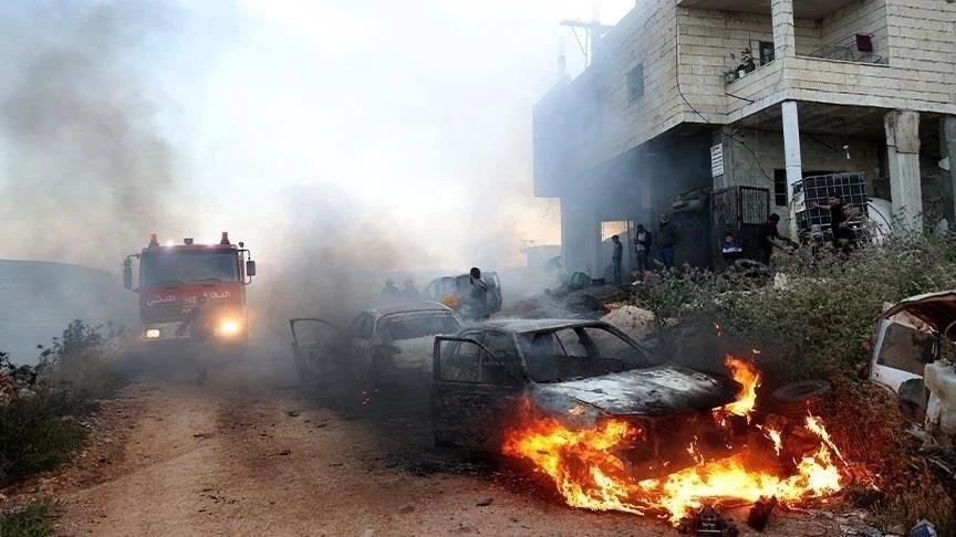 West Bank: Settlers attack a Palestinian village and burn a car