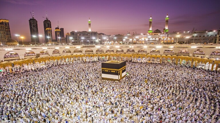 Asserting the dying of greater than 300 Egyptian pilgrims throughout Hajj