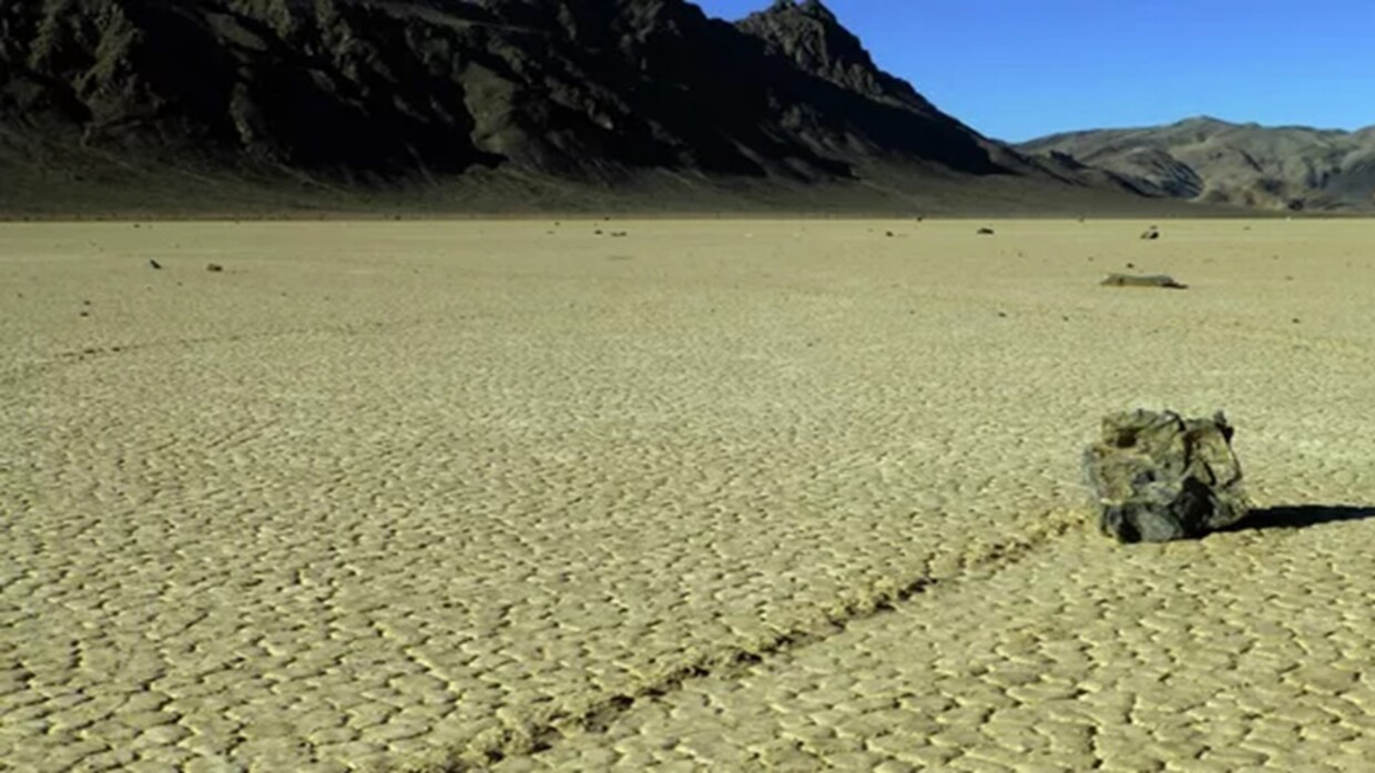 Death Valley… rocks moving behind people’s backs!