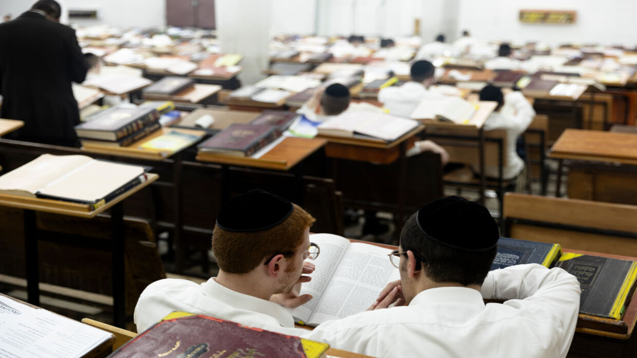 Israeli army calls up 1,000 ultra-Orthodox Jews for service