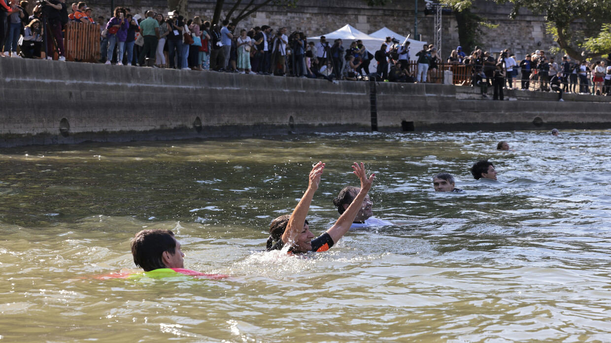 Due to pollution, training for the Paris Olympics in the Seine River has been cancelled for the second day