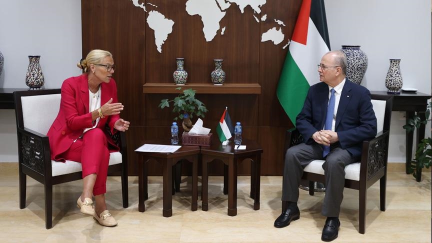 Ramallah.. Prime Minister discusses Gaza aid crisis with UN official