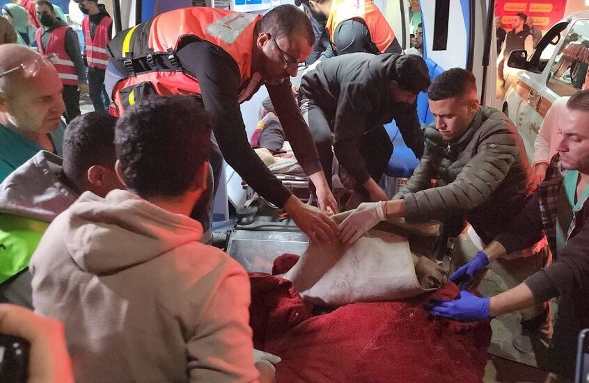 Dead and wounded in Israeli shelling targeting displaced people’s tents inside Al-Aqsa Martyrs Hospital