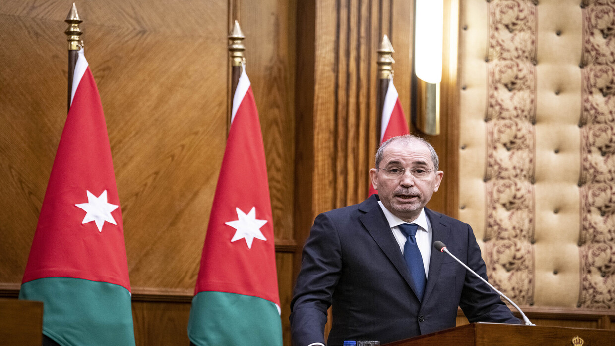 Safadi conveys a message from Jordanian King Abdullah II to Iranian President Masoud Pezeshkian