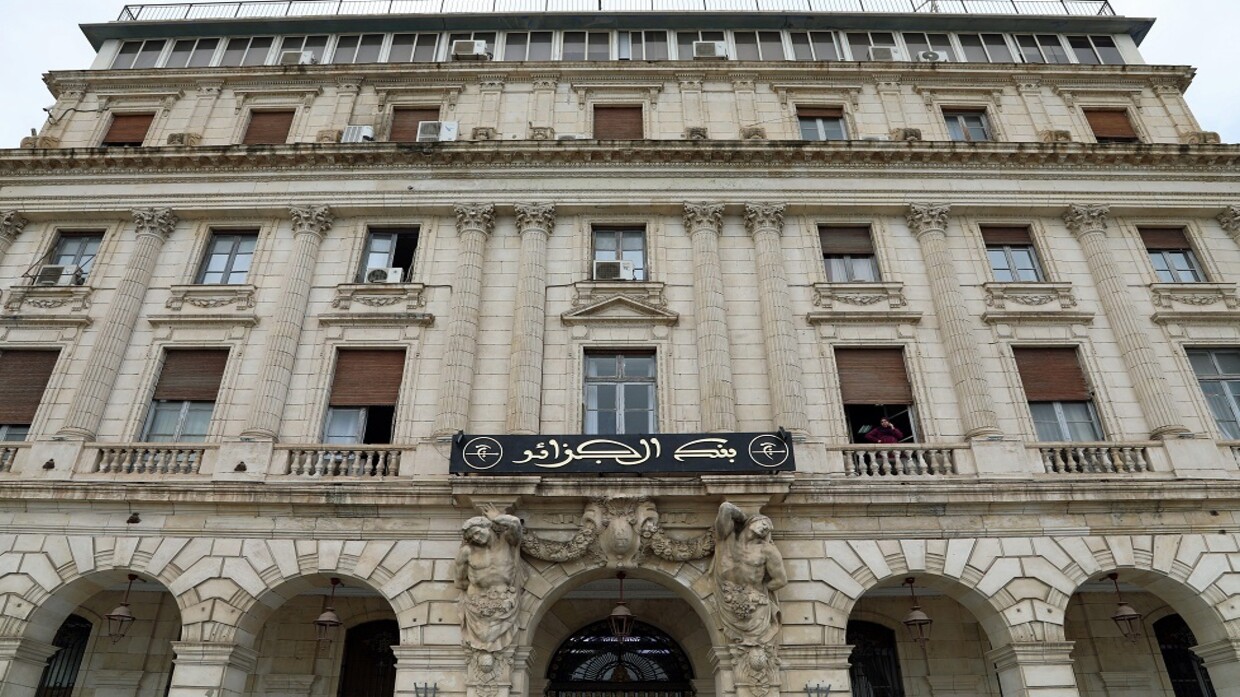 “Bank of Algeria” digs into the transfer of hard currency