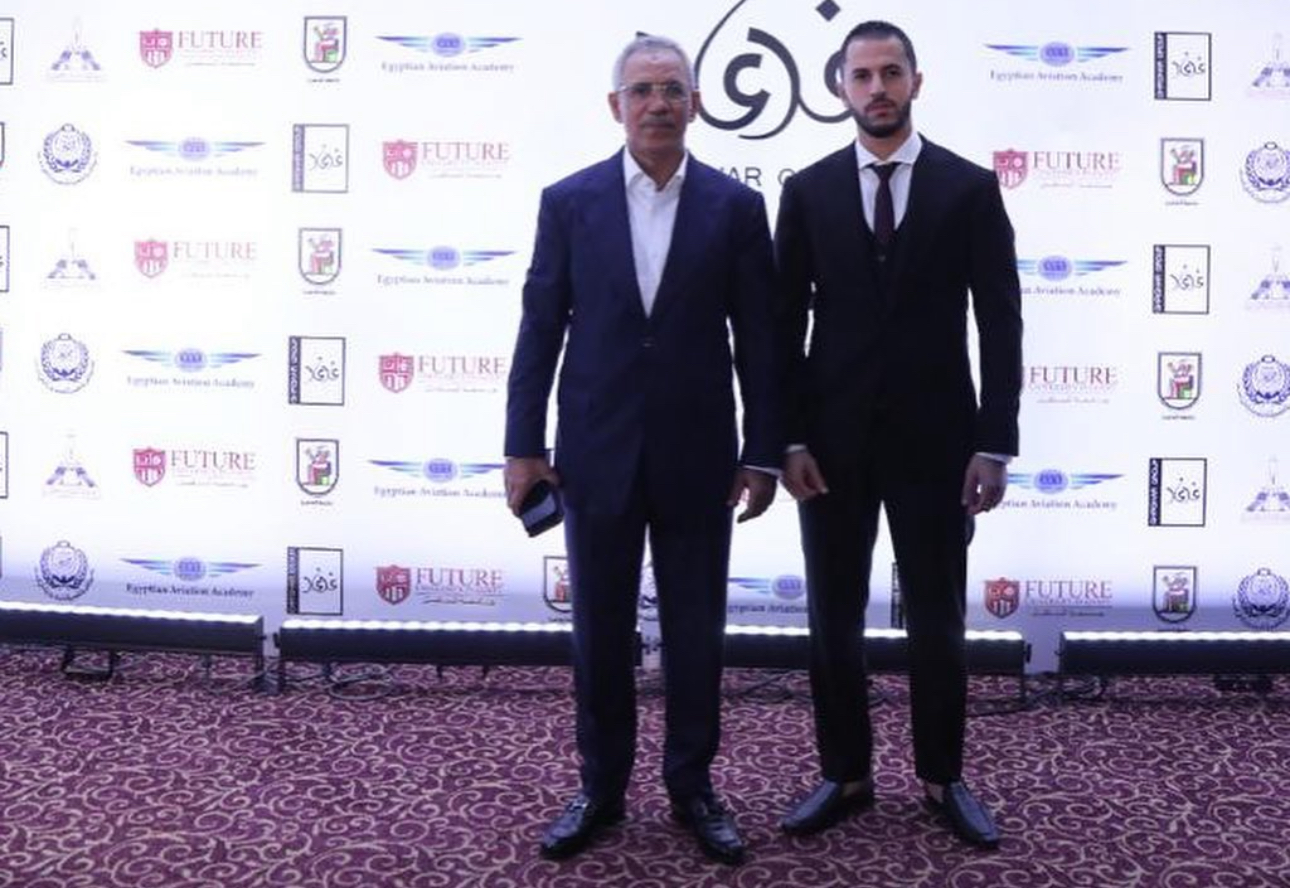 عمر غرغار مع والده اسماعيل