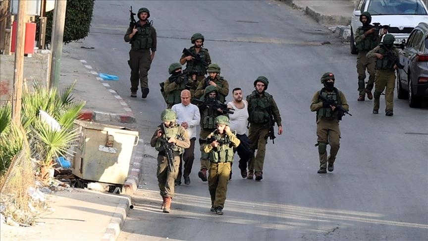 Israeli army arrests 30 Palestinians in West Bank