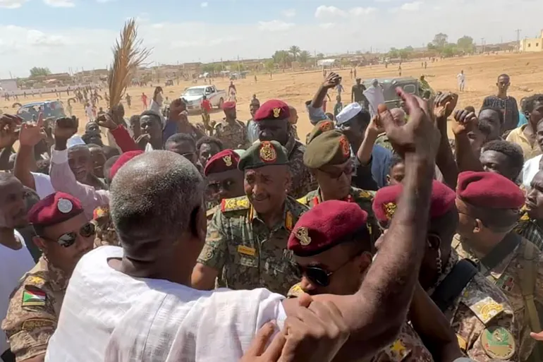 Al-Burhan inspects Sudanese areas affected by floods