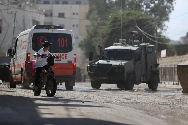 Martyrs and clashes in Jenin and the occupation closes the Ibrahimi Mosque