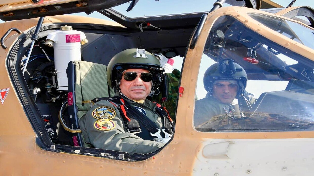 Sisi opens huge exhibition featuring Russian fighters