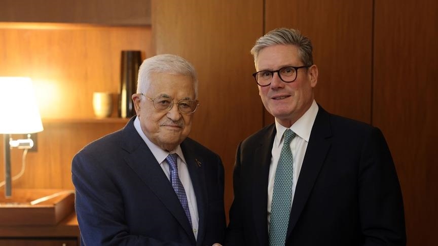 Abbas discusses with the British Prime Minister ways to achieve peace in the region