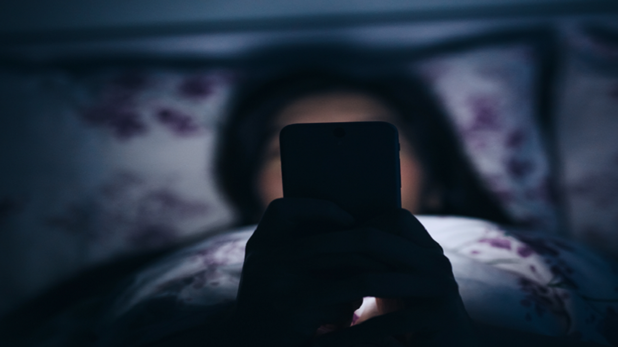 A dangerous warning for anyone who browses the phone in bed!