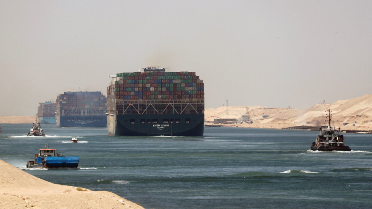 Egypt announces the success of the largest qualitative operation in the history of the Suez Canal (photos)