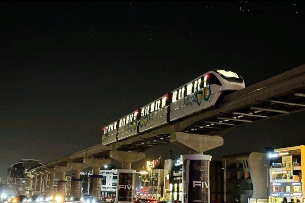 السيسي يفتتح شريانا جديدا في قلب مصر.. مشروع ضخم شرق النيل