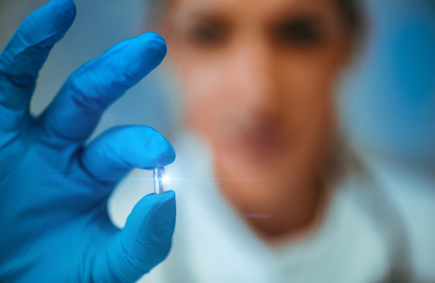 “صيدلية حية” تحت الجلد.. جهاز ذكي ينتج أدوية مضادة للإيدز وهرمون الشهية والسكري في وقت واحد