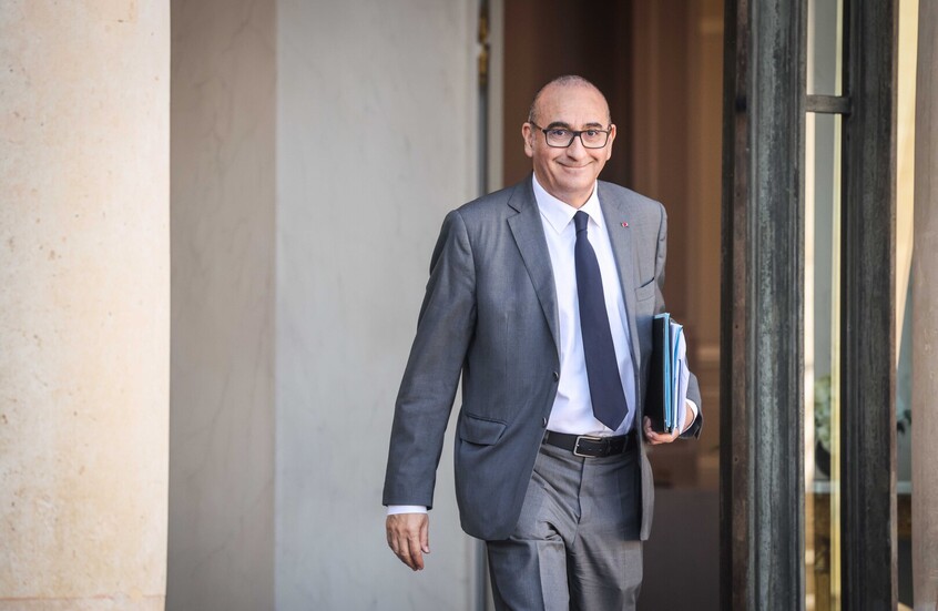 وزير الداخلية الفرنسي يربط محاولة تفجير “بنك أوف أمريكا” بالأزمة الإيرانية