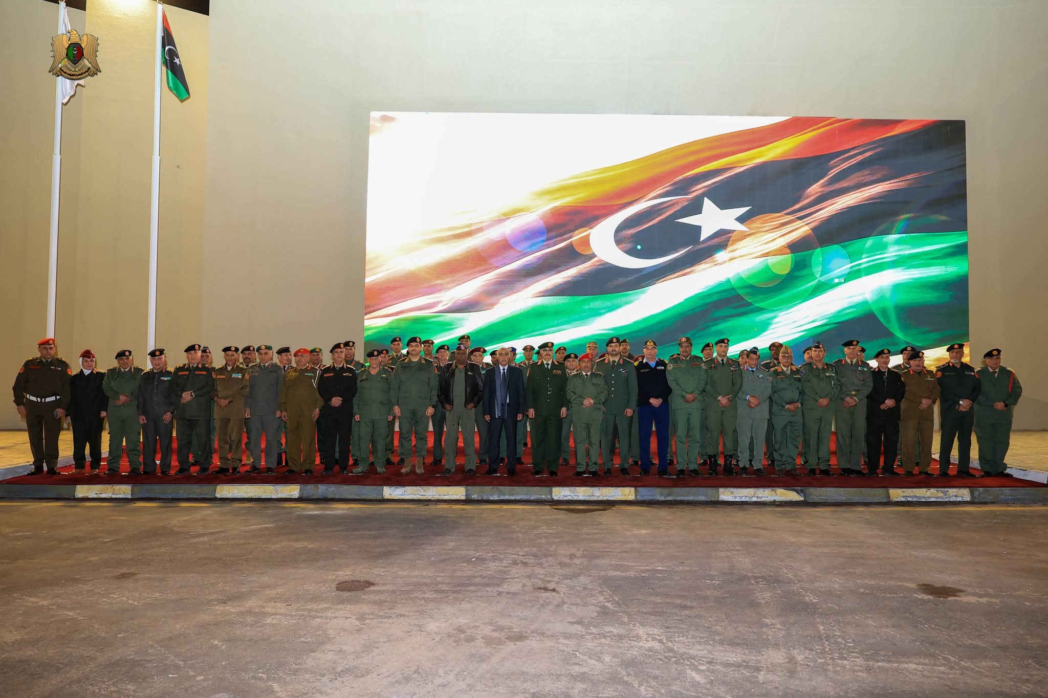 المشير حفتر يشارك ضباط القوات المسلحة مأدبة إفطار ويؤكد ضرورة الحفاظ على أعلى درجات الجاهزية العسكرية