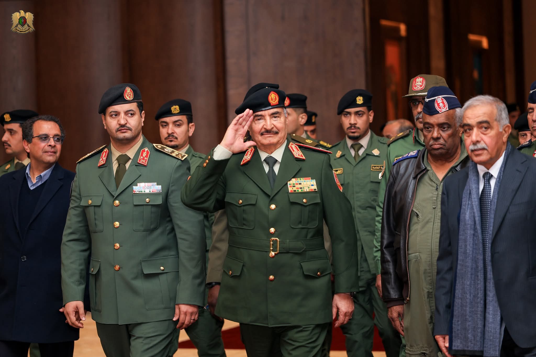 المشير حفتر يشارك ضباط القوات المسلحة مأدبة إفطار ويؤكد ضرورة الحفاظ على أعلى درجات الجاهزية العسكرية