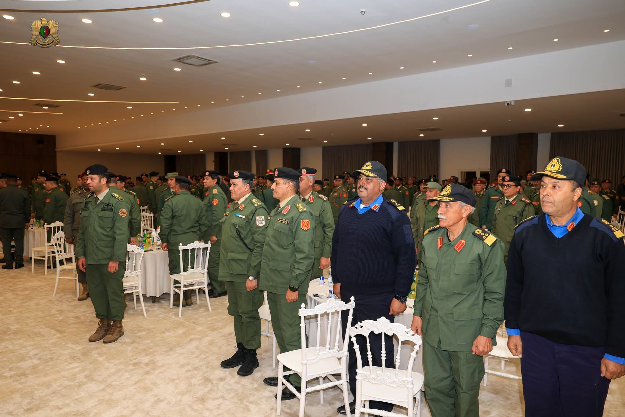 المشير حفتر يشارك ضباط القوات المسلحة مأدبة إفطار ويؤكد ضرورة الحفاظ على أعلى درجات الجاهزية العسكرية