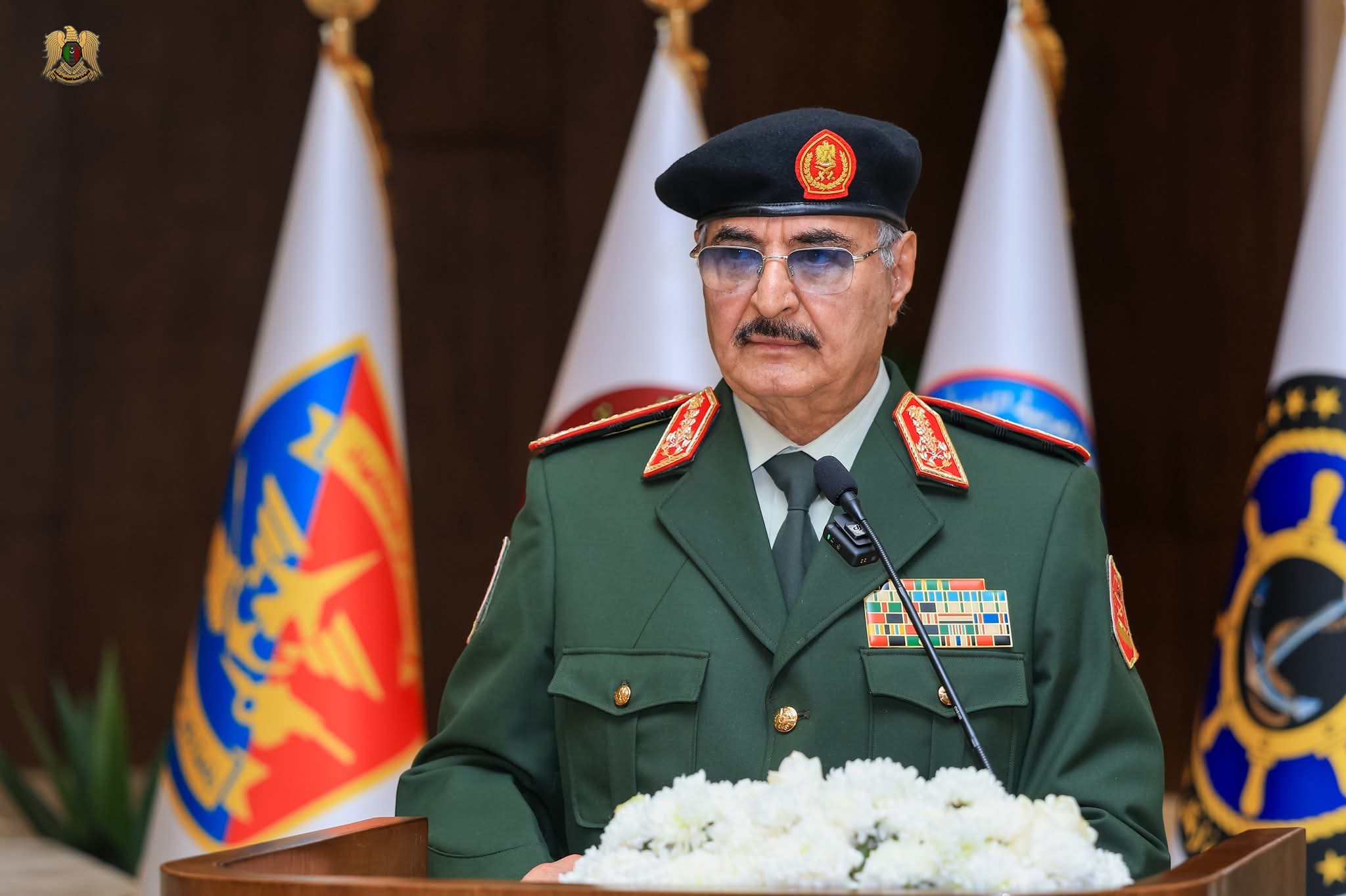 المشير حفتر يشارك ضباط القوات المسلحة مأدبة إفطار ويؤكد ضرورة الحفاظ على أعلى درجات الجاهزية العسكرية