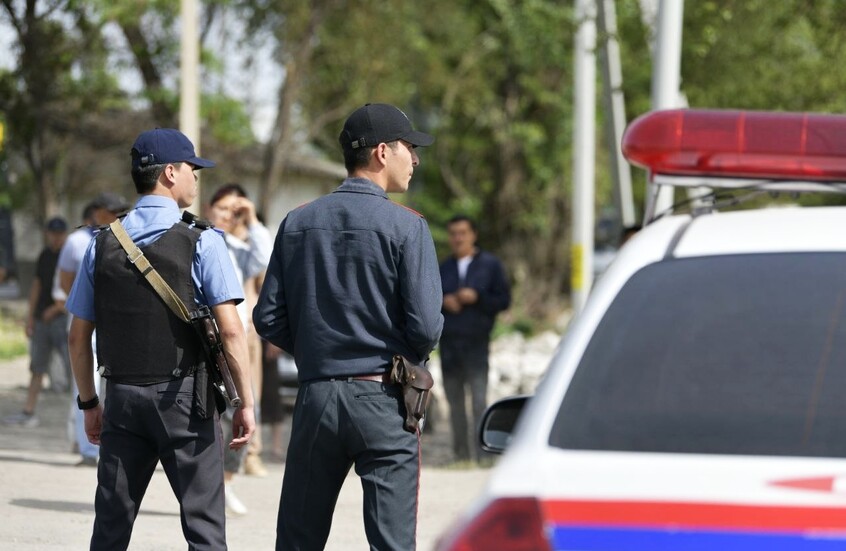 قرغيزستان: اعتقال رجل وزع على الأطفال حلوى محشوة بالإبر (صورة)