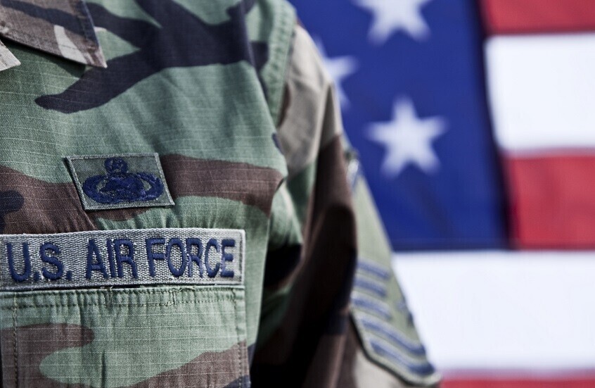 مصدر عسكري إيراني: القوات الأمريكية تحاول قتل طيارها بعد فقدان أمل العثور عليه