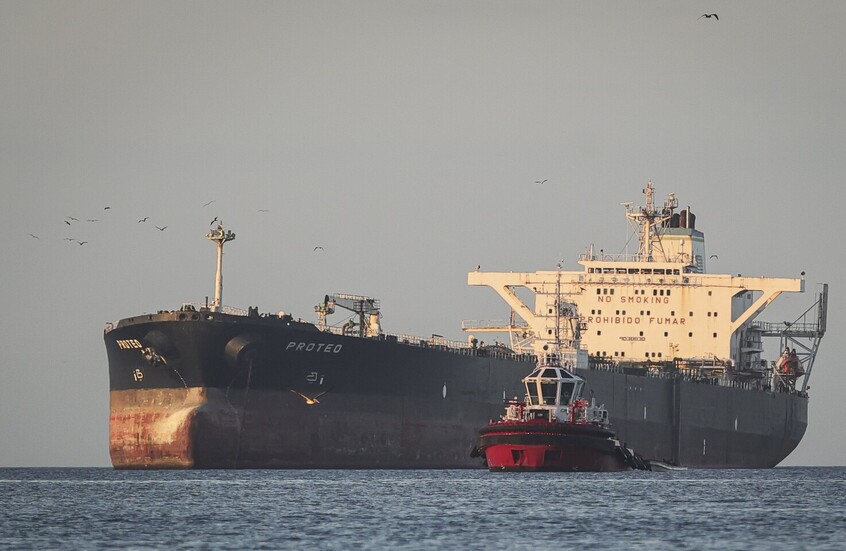 “بلومبرغ”: إعفاء خاص يسمح للعراق بإرسال شحنات النفط عبر مضيق هرمز