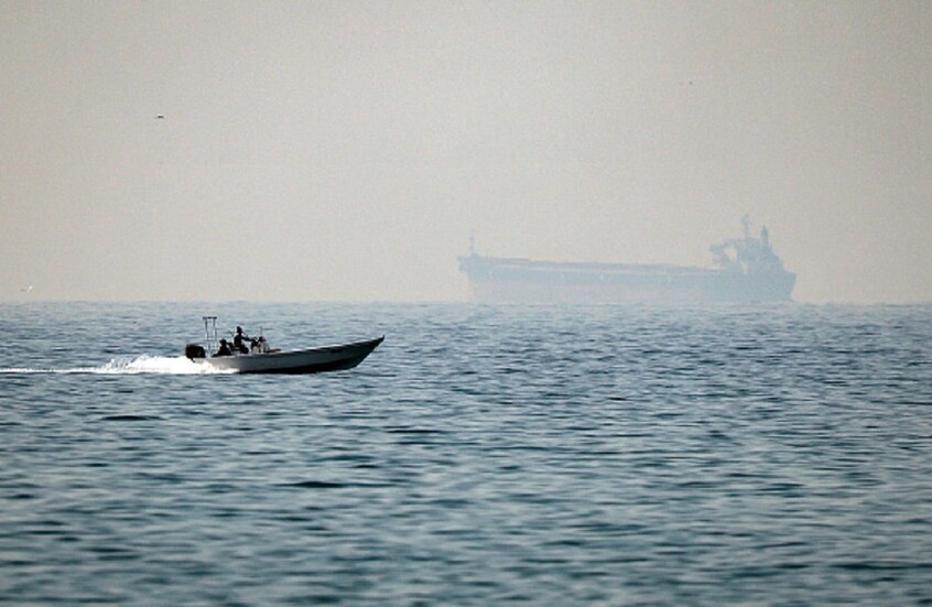 وزير الصناعة الإماراتي يؤكد أن مضيق هرمز ليس مفتوحا وتم تسليحه