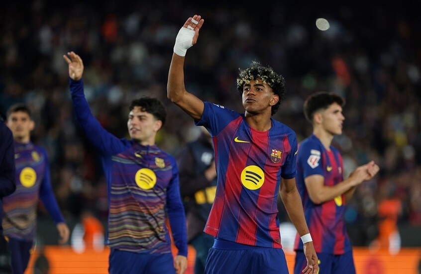 برشلونة يكتسح إسبانيول ويقترب من لقب الليغا