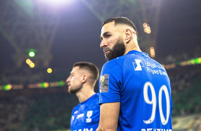 قرار مفاجئ يحرم الهلال من بنزيما في التتويج المحتمل