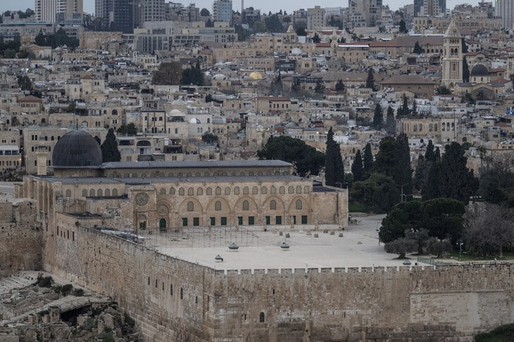 أحدثها قبة موسى.. إسرائيل تفرغ معالم المسجد الأقصى بذرائع أم