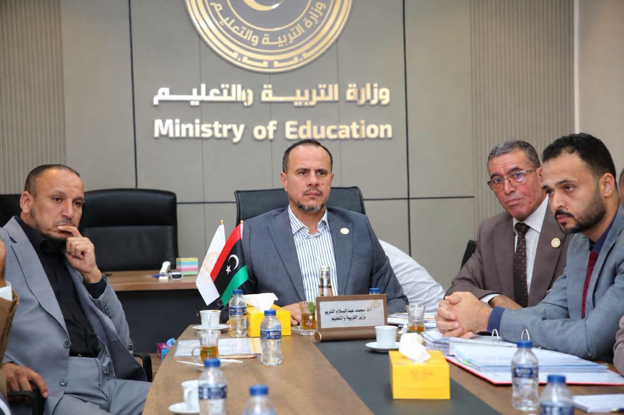 القريو يبحث مع نقابة المعلمين علاوة الحصة وفروقات قانون 2018 والتأمين الصحي