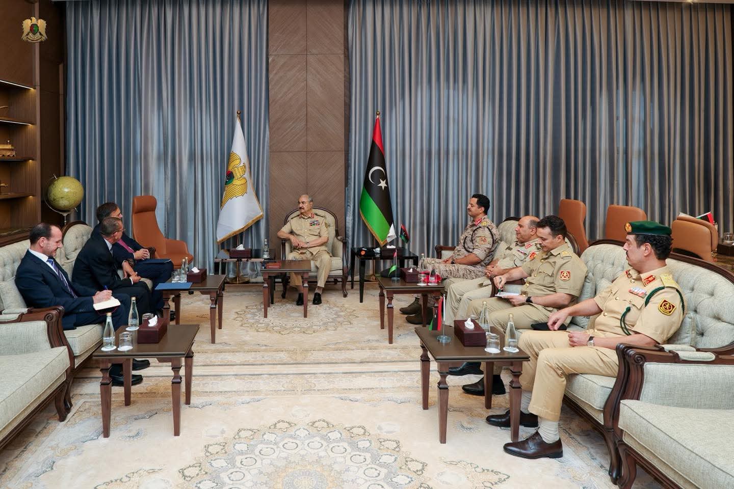 المشير خليفة حفتر يبحث مع السفير اليوناني المستجدات وتعزيز التعاون بين ليبيا واليونان